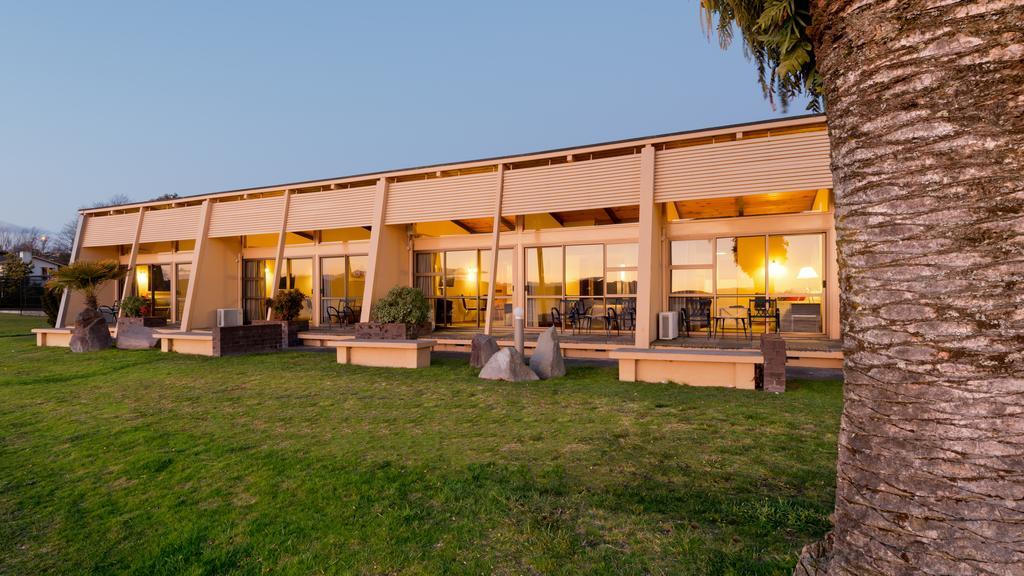 Oasis Beach Motel Taupo Exterior foto