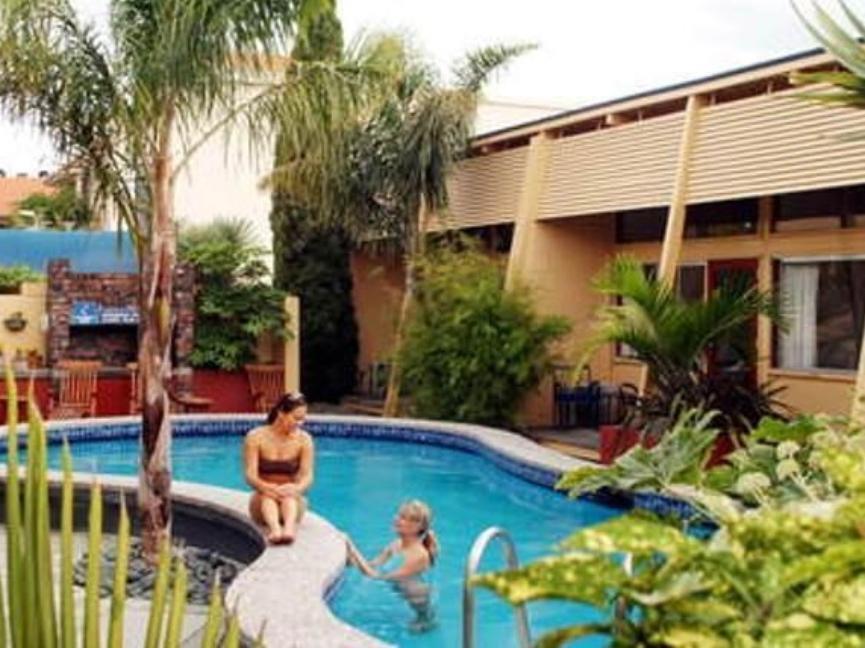 Oasis Beach Motel Taupo Exterior foto
