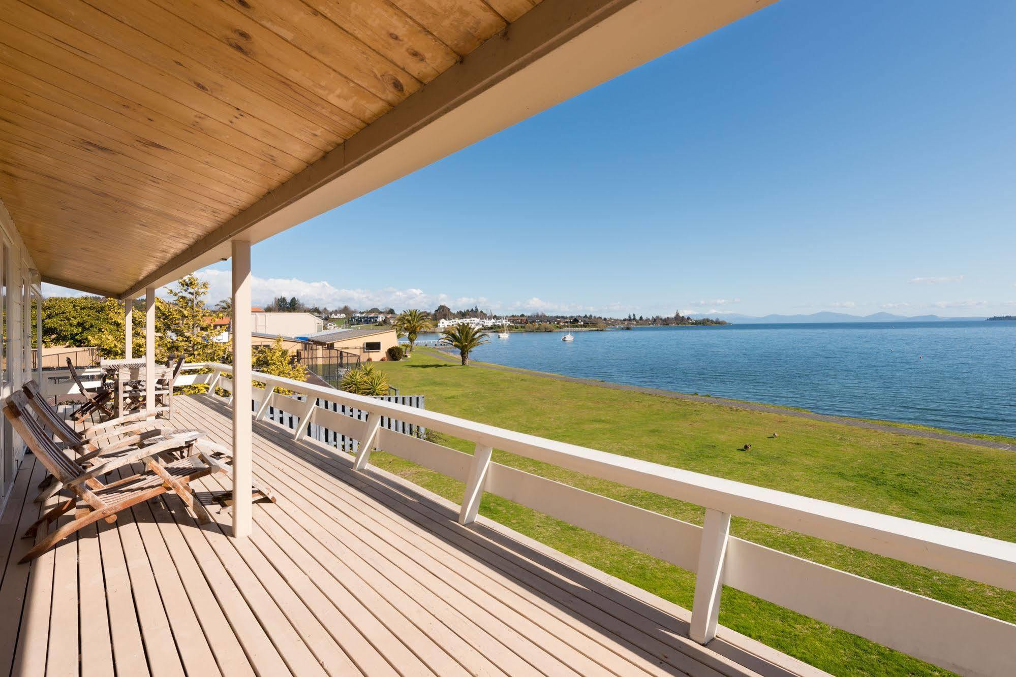 Oasis Beach Motel Taupo Exterior foto