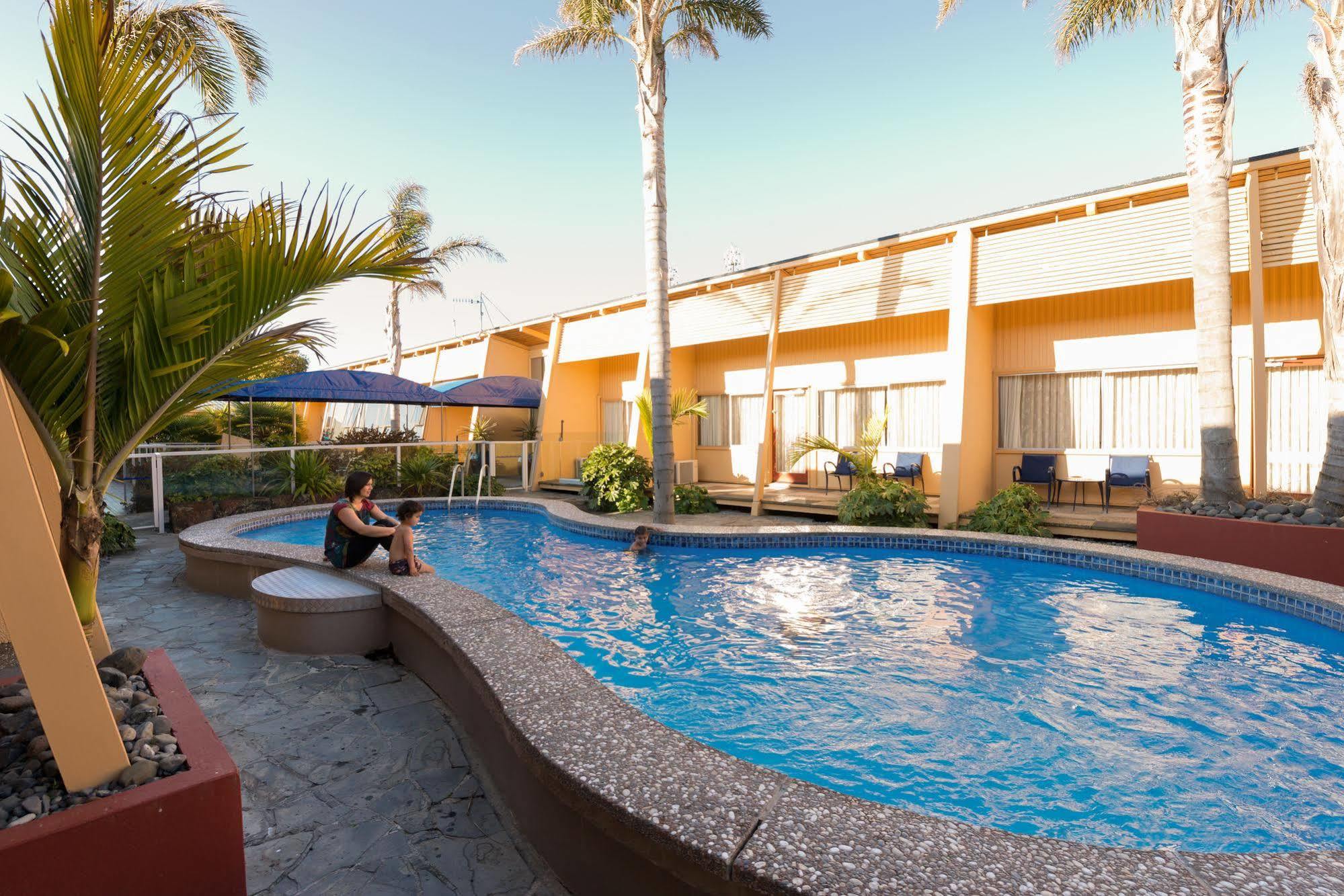 Oasis Beach Motel Taupo Exterior foto